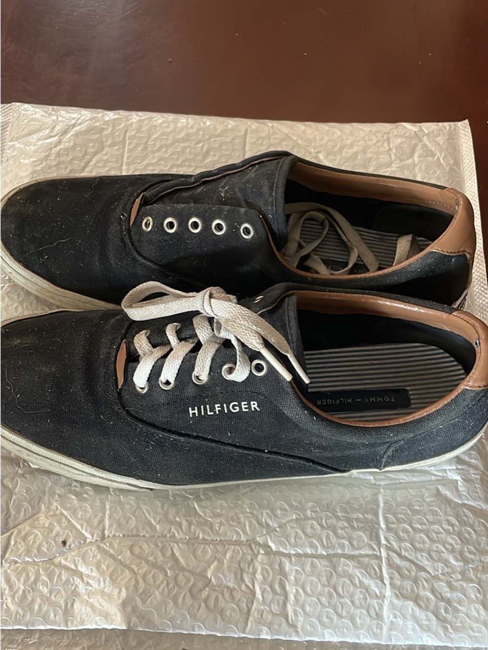 10.5 black canvas Tommy Hilfiger low-top casual sneakers